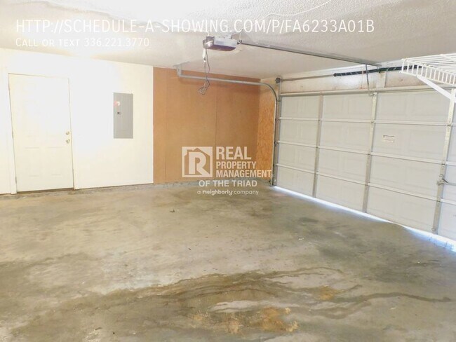 Building Photo - 3 Bedroom/2.5 Bath Greensboro Home with Fe...