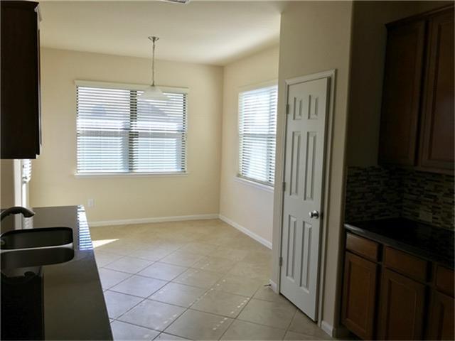 Building Photo - 5618 Drumlin Field Way