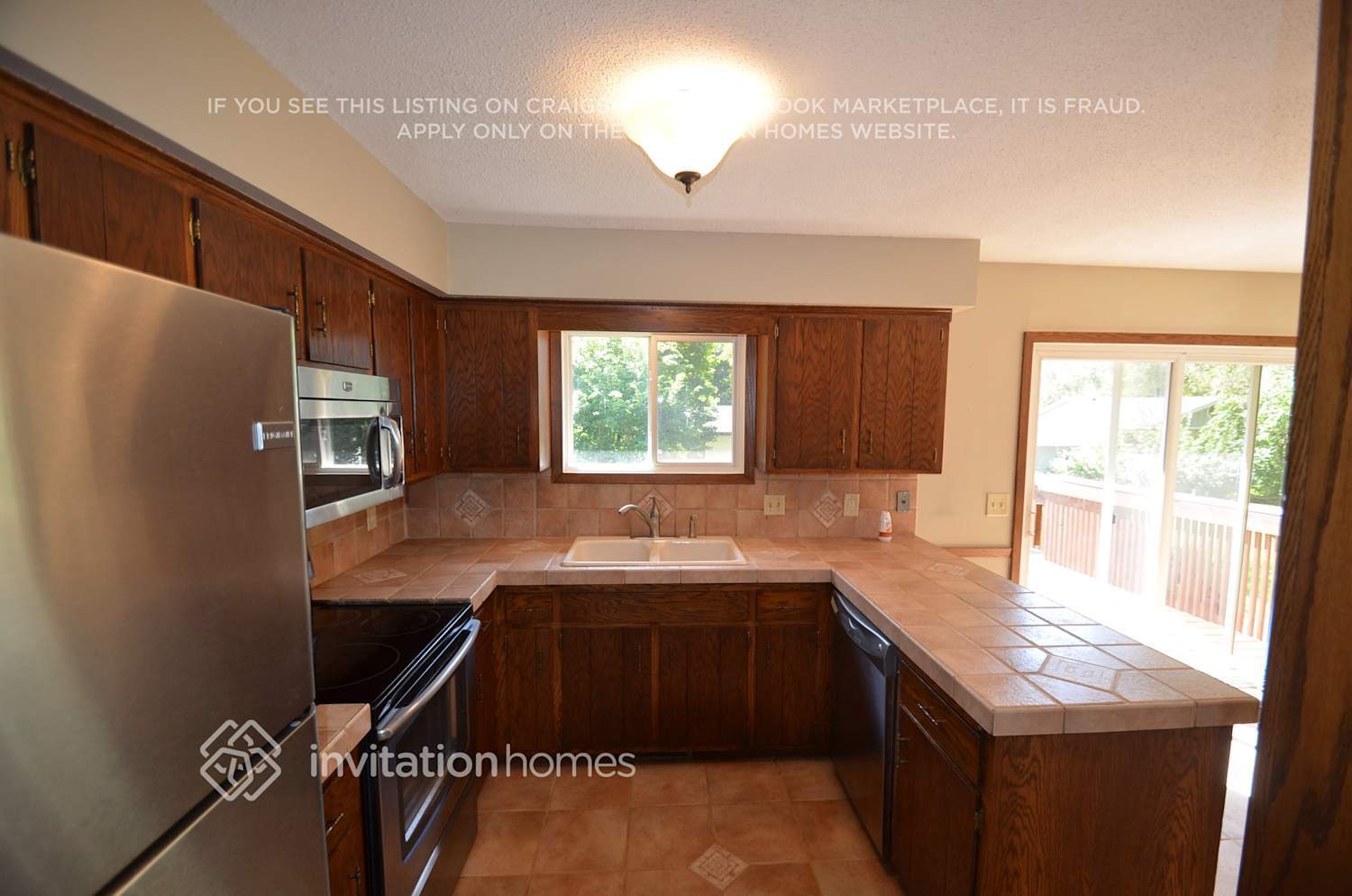 Building Photo - 2601 E 121st St