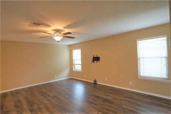 Building Photo - 201 Edwin