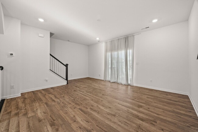 Building Photo - Your Perfect Charlotte Townhome Awaits — Bright, Modern, and Move-In Ready!