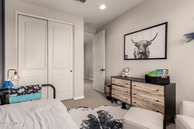 Building Photo - 5418 S Vincent