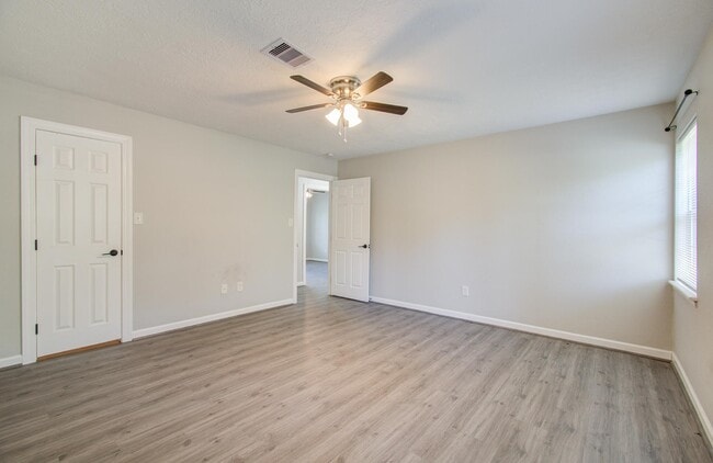 Building Photo - 591 River Plantation Dr