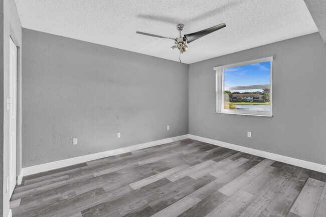 Building Photo - 2820 N Oakland Forest Dr