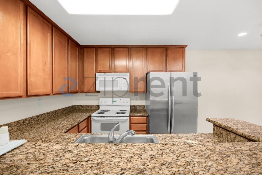 Building Photo - Unit 226
