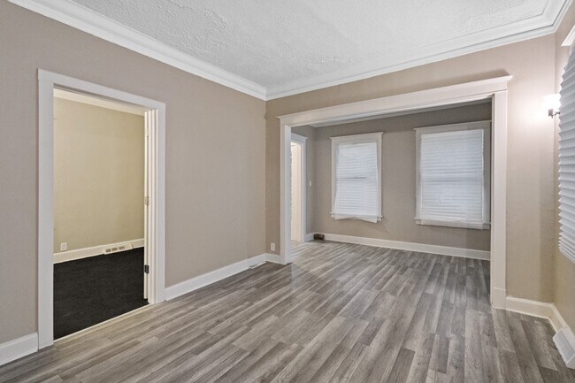 Building Photo - Charming 3-Bedroom Home | 1 Bath | In-Unit...
