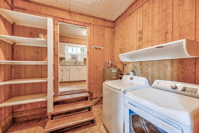 Building Photo - 816 Ogden St