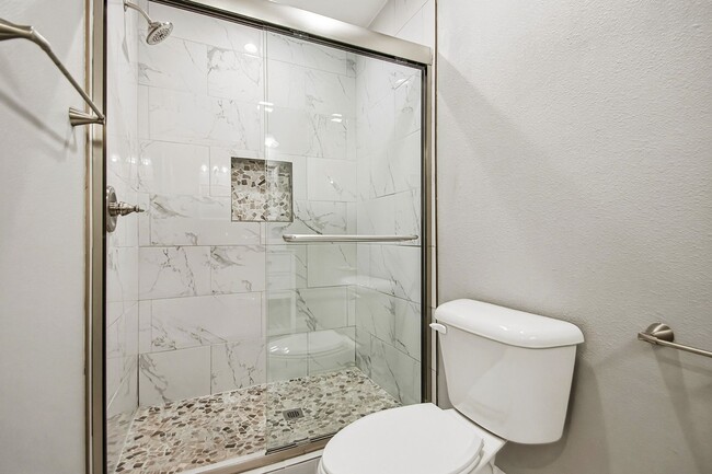 Building Photo - 6 Lisa Ct