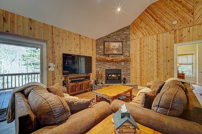 Building Photo - 329 Arrowood Pointe