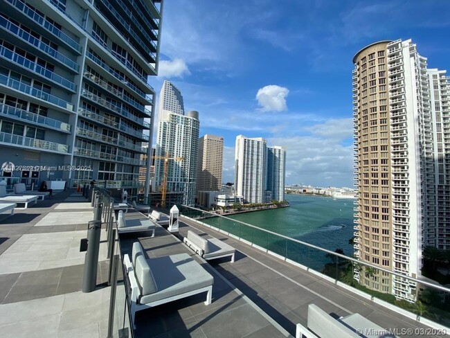 Building Photo - 495 Brickell Ave