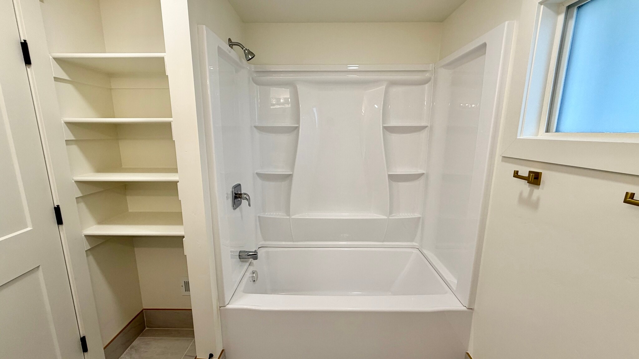 Building Photo - 145 N Byron Ave