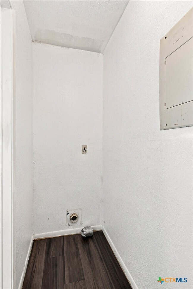 Building Photo - 3410 Victoria Cir