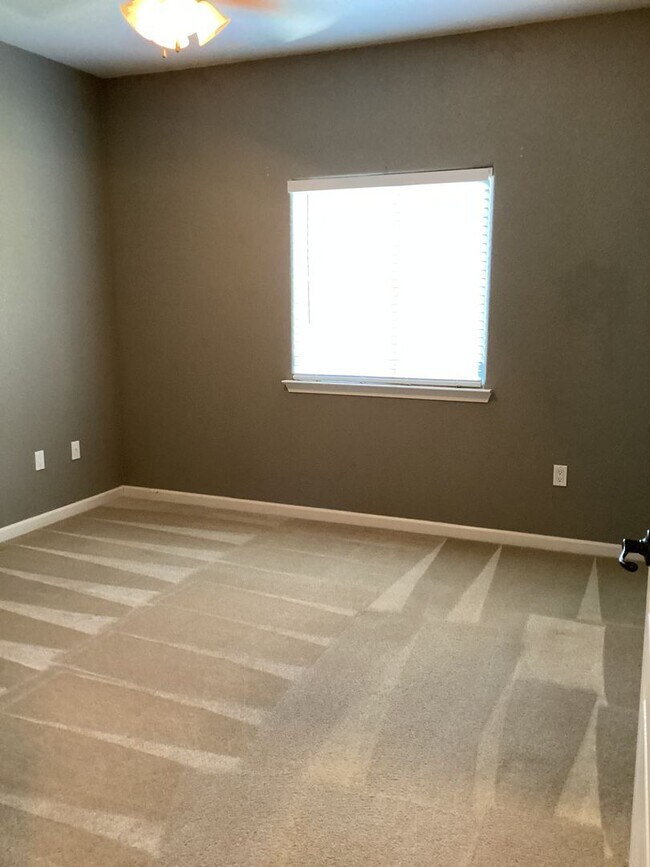 Building Photo - NOW AVAILABLE!! BEAUTIFUL GUSTINE HOME LOCATED IN GATED COMMUNITY