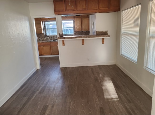 Building Photo - Darling Unit For Rent in Bakersfield