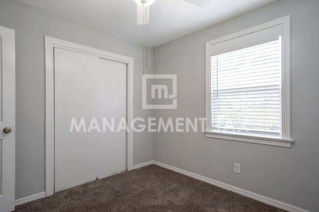 Building Photo - 3824 Penton St