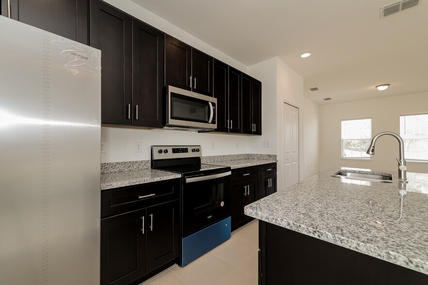 Building Photo - 416 Lark Ct