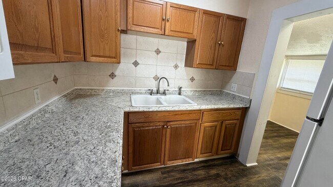 Building Photo - 300 N James Ave