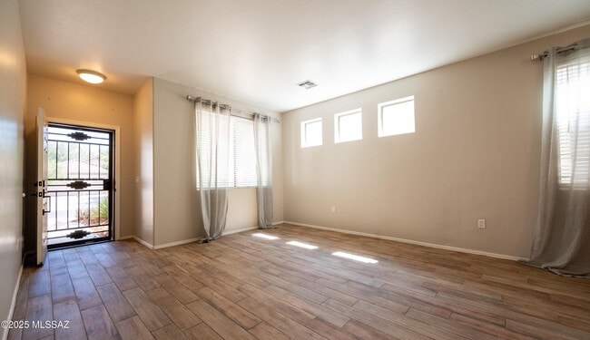 Building Photo - 27 W Camino Rancho Quito