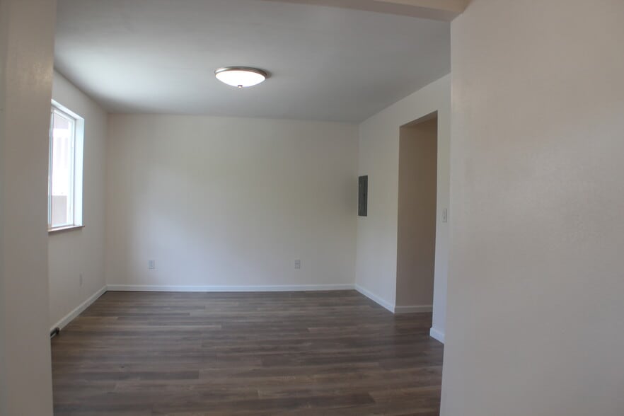 Living/Dining - 320 E Victor Cir