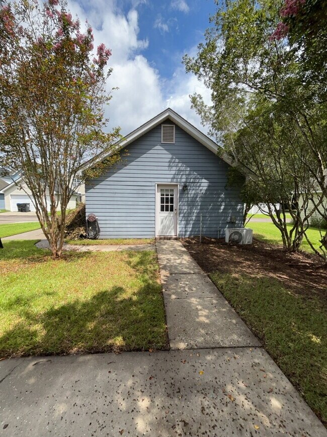 Building Photo - 202 Trillium Ave