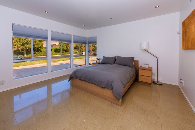 Building Photo - 17548 Marilla St