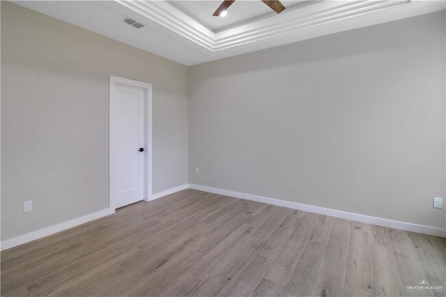 Building Photo - 16 May St