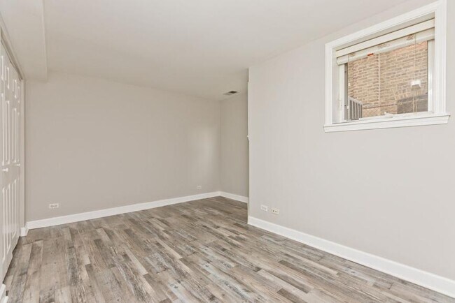 Building Photo - 2 bedroom in Chicago IL 60640