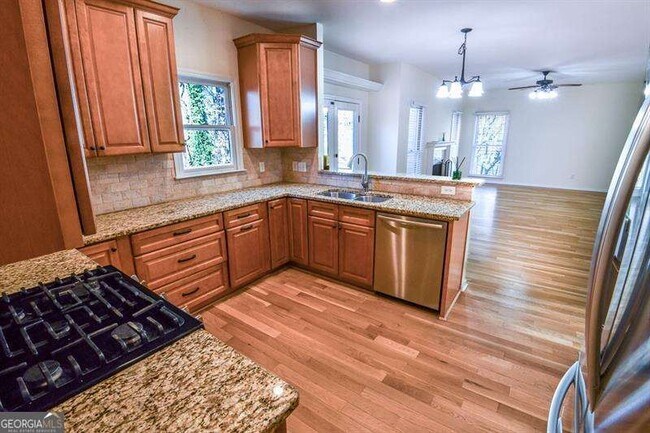 Building Photo - 1865 Oak Tree Hollow