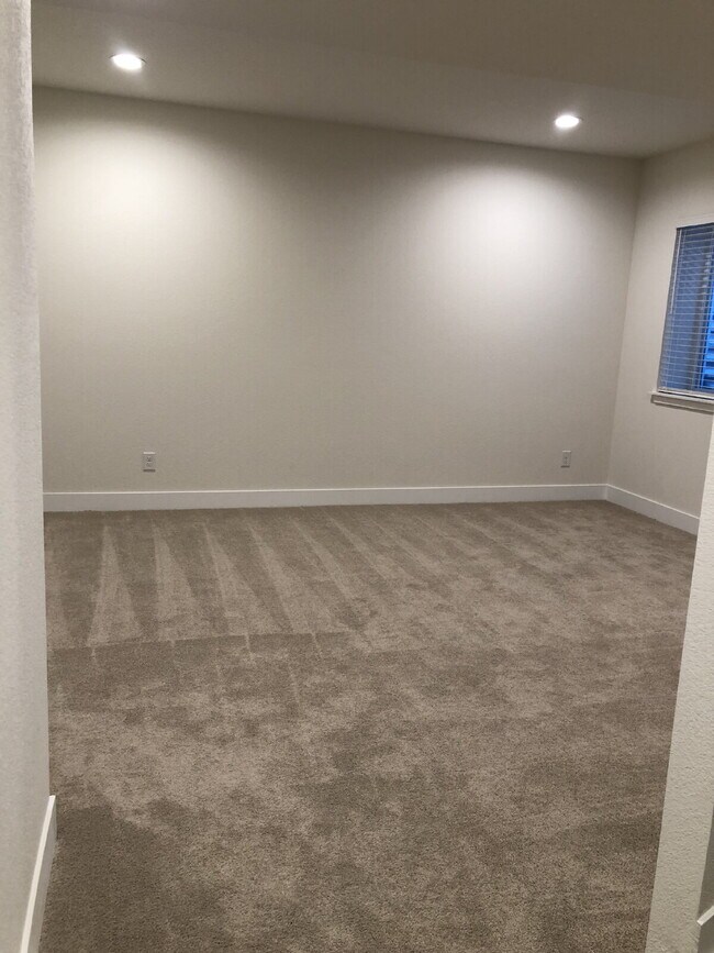 Building Photo - 145 Mohawk Cir
