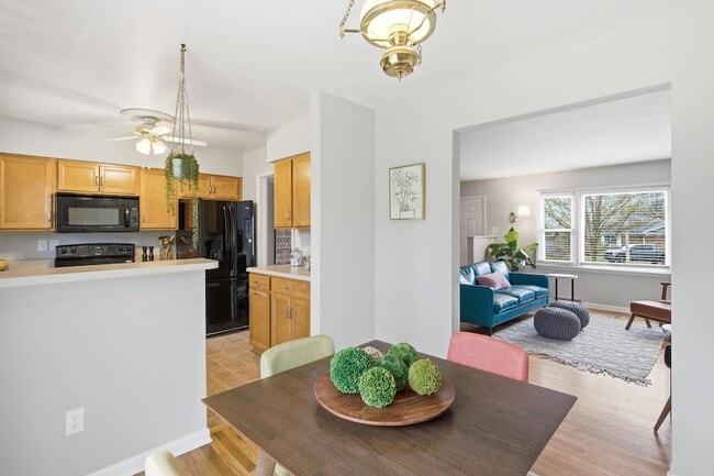 Building Photo - 2609 Wee Wynd