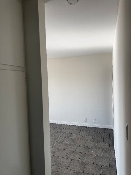 Building Photo - 9506 Ramona St