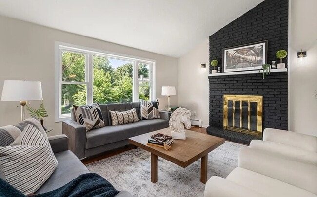 Building Photo - 23 Whitten St