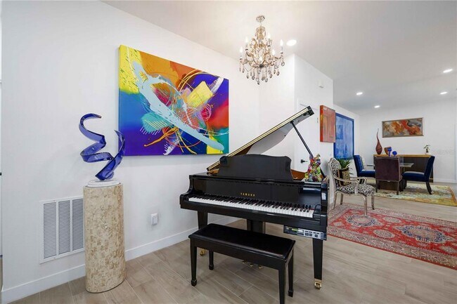 Building Photo - 7520 N Coolidge Ave