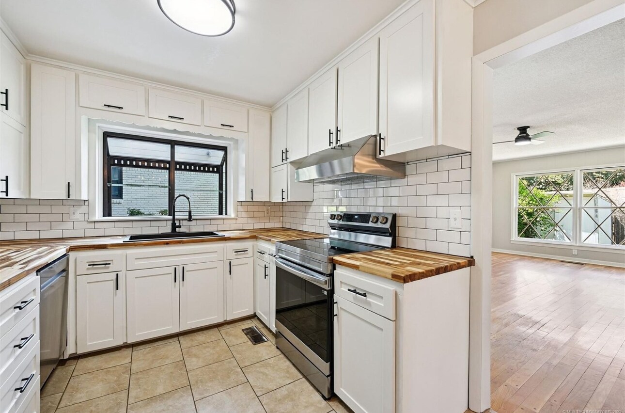Building Photo - 4643 E 59th St