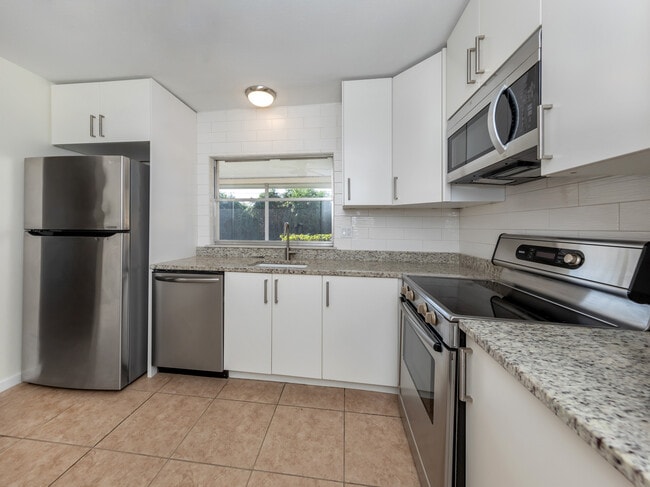 Building Photo - 438 Clover Rd