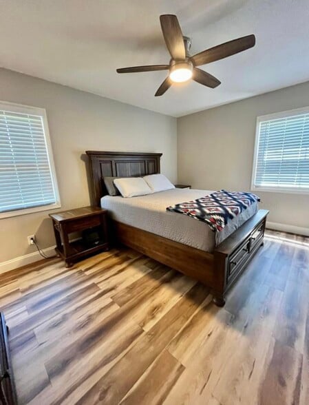 Building Photo - 705 16th Ave