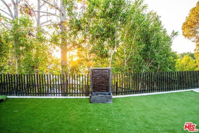 Building Photo - 645 Walther Way