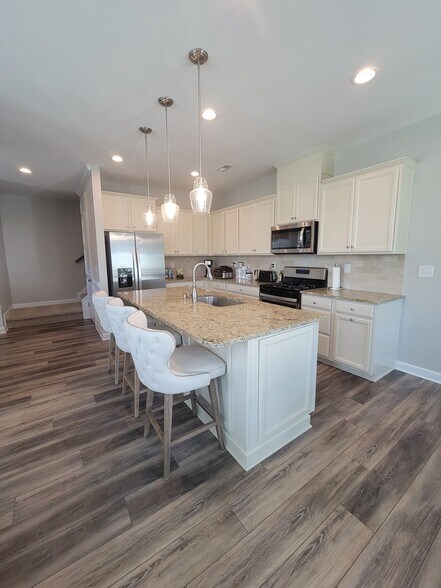 Building Photo - 5806 Clan Maclaine Dr