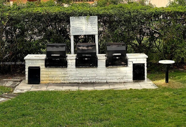 Building Photo - 13953 Kendale Lakes Cir