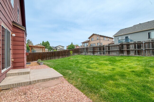 Building Photo - Beautiful home with 4 bedrooms, 2 1/2 bathrooms, 3-car garage in cul-de-sac available for $2,350