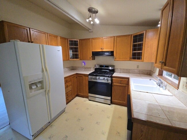 Building Photo - 3BD Sunny Brae home nestled in the Redwoods!