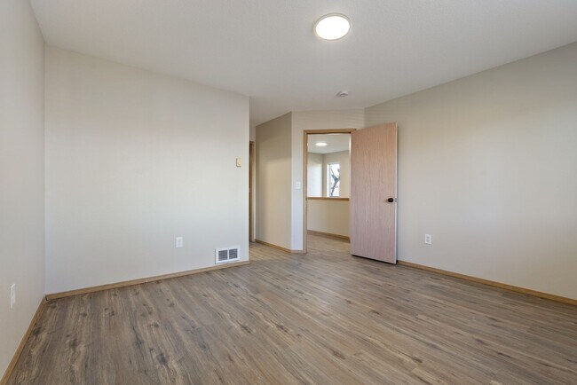 Building Photo - 4 Bed | 2.5 Bath Home with Garage, Yard & Modern Updates – SE Portland