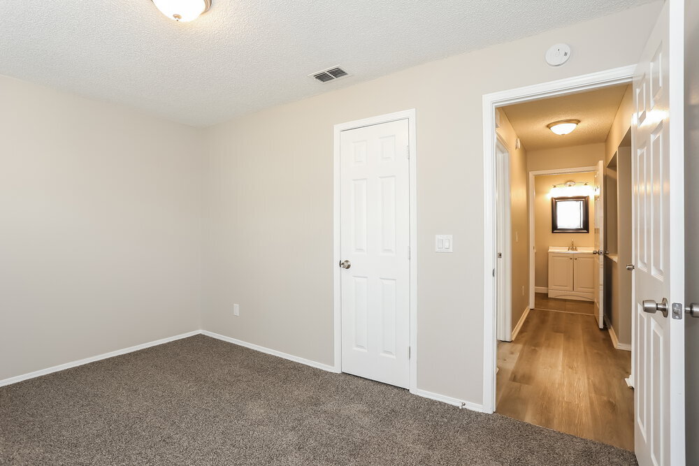 Building Photo - 12755 Serenade Cir N