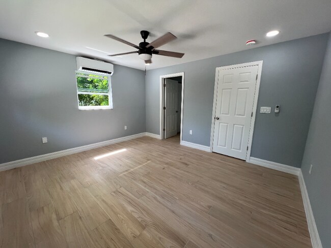Building Photo - 2148 Aldridge Ave