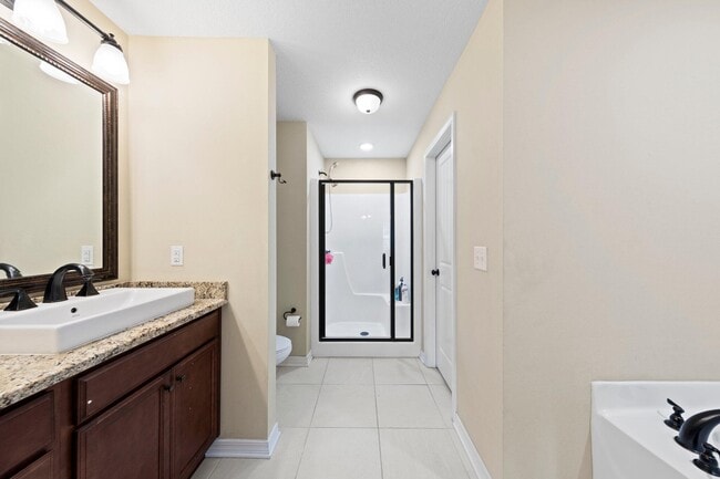 Building Photo - 876 Fairview Dr