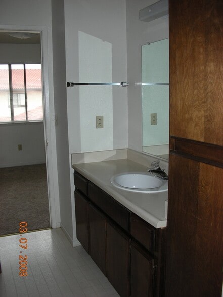 Building Photo - 850 Mission Sierra Ct