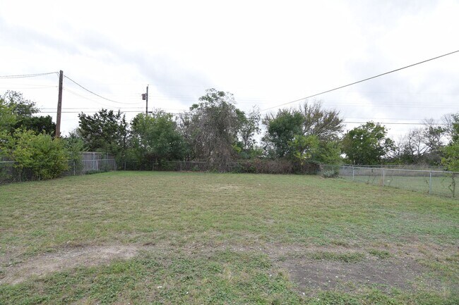 Building Photo - 118 South Dr