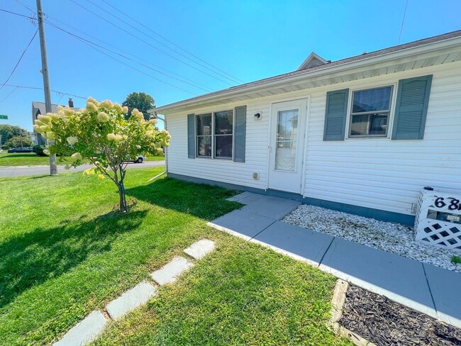 Building Photo - 681 Maple Ave