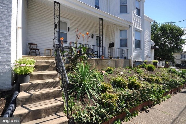 Building Photo - 223 Ryers Ave
