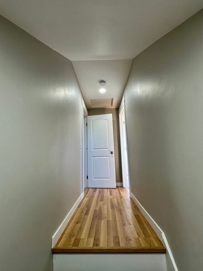 Building Photo - Beautiful 3 bedroom 3 bath Two Story House